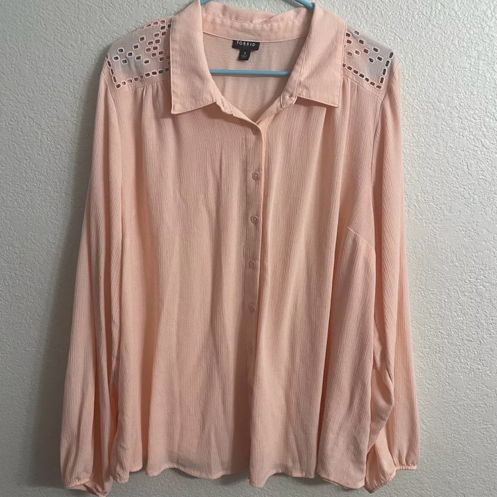 TORRID Blush Peach Rayon Button Down Roll Tab Sleeve Blouse 3 3x 22/24